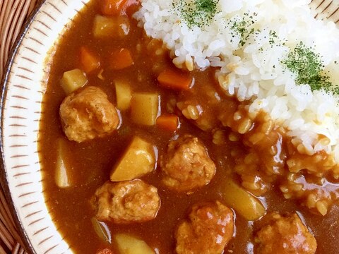 お代わりが止まらない!スパイシーミートボールカレー